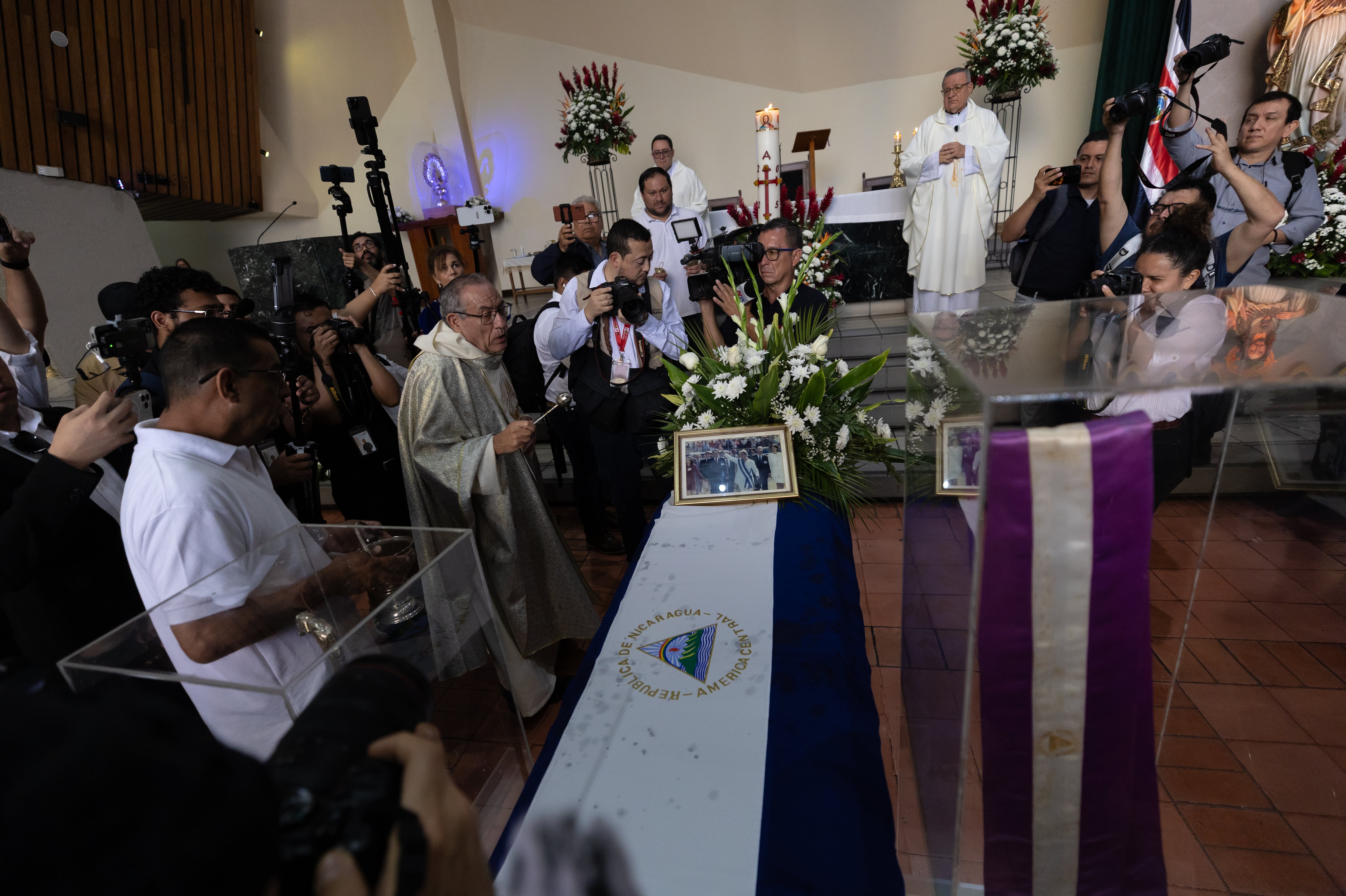 Celebración eucarística en honor a la expresidenta Violeta Barrios de Chamorro, este lunes.