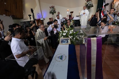 Celebración eucarística en honor a la expresidenta Violeta Barrios de Chamorro, este lunes.