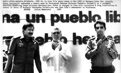 Ochoa, a la derecha, en Managua en 1985.