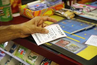 Un boleto de Powerball, vendido el pasado jueves en Chicago.