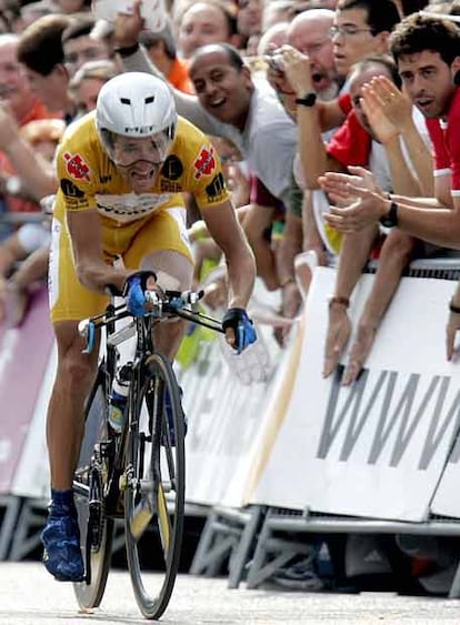 Roberto Heras, durante  la contrarreloj final de la Vuelta de 2005, etapa en la que dio positivo.