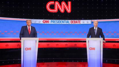 Donald Trump y Joseph Biden participan en el primer debate presidencial en Atlanta, Georgia (EE UU), el 27 de junio de 2024.