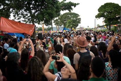 A área que defende o Ocupe Estelita conta com mais de dez hectares e chegou a reunir cerca de 10.000 pessoas nos domingos, quando o coletivo oferecia várias atividades artísticas e lúdicas.