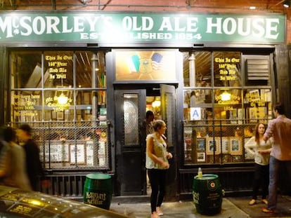 Entrada al pub Mc Sorley’s, abierto en 1854 en el Bowery, al sur de Manhattan (Nueva York).