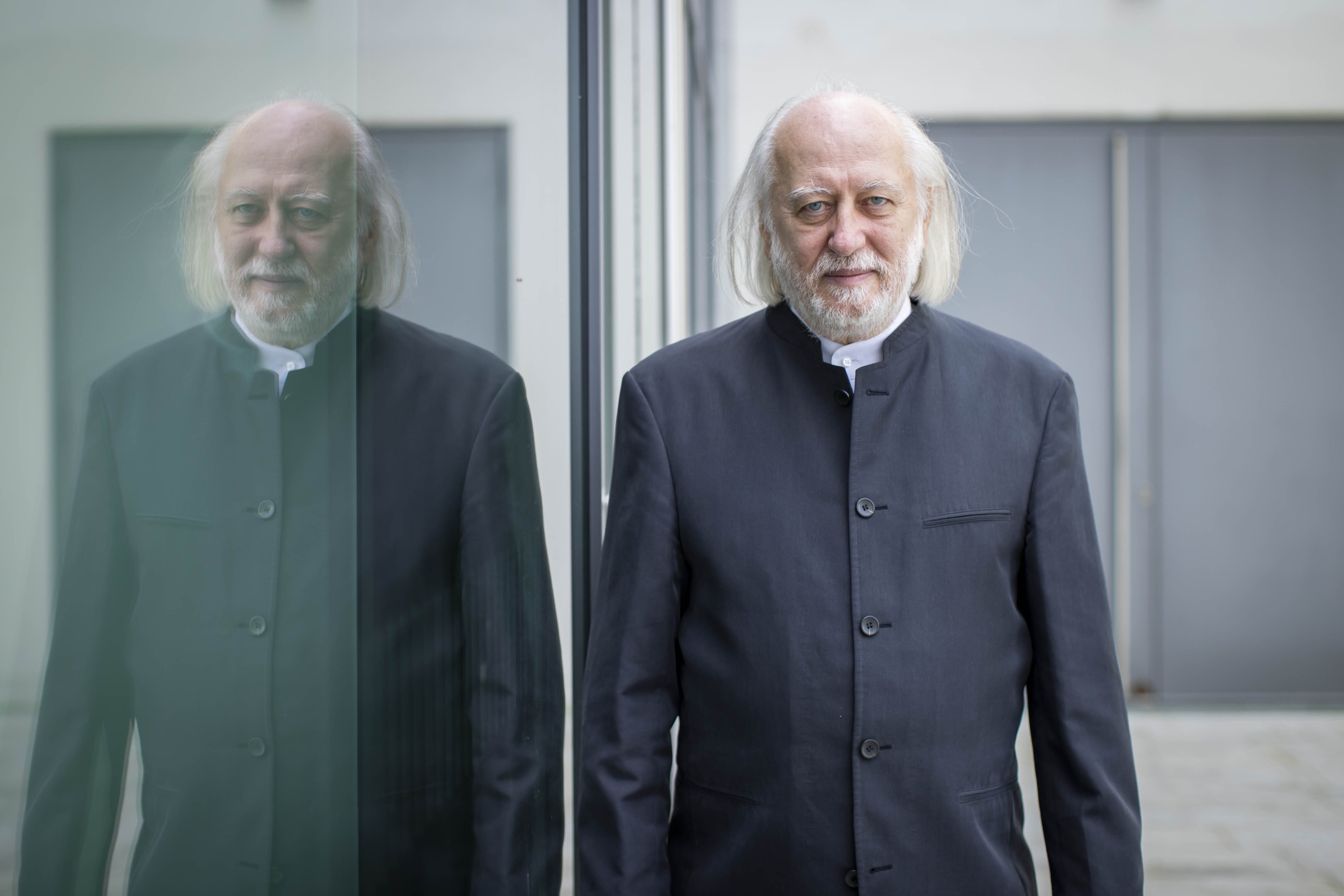 El escritor húngaro László Krasznahorkai, premio Nobel en 2025, posa durante la presentación del Premio Estatal Austriaco de Literatura Europea 2021 en Salzburgo