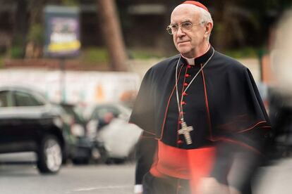 Jonathan Pryce, o papa Francisco em 'Dois Papas'.