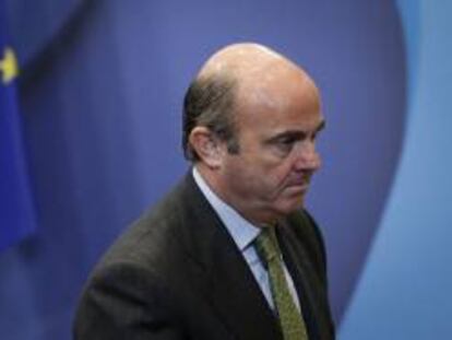 El ministro de Economía y Competitividad de España, Luis de Guindos, a su llegada a una reunión de ministros de Economía y Finanzas de la Unión Europea, en Bruselas (Bélgica) hoy, martes 11 de marzo de 2014.