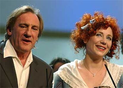 Julie Depardieu recibe, acompañada de su padre, el César a la mejor actriz revelación.
/ AP