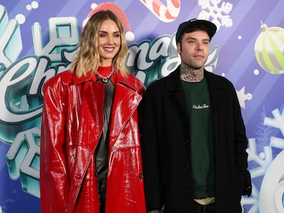 Chiara Ferragni, junto a su marido, el rapero Fedez, en una alfombra roja el 6 de diciembre en Milán.