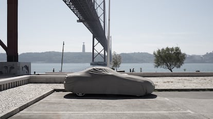 Evita dañar la pintura, los vinilos, las gomas y los plásticos del coche gracias a esta práctica solución. GETTY IMAGES.