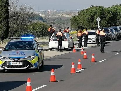 Una joven en patinete resulta herida en un accidente con un turismo.