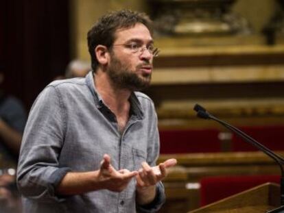 La dirección discrepa del líder de Podem, contrario a participar en las elecciones del 21 de diciembre, y de la sintonía de una diputada con las tesis secesionistas