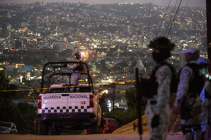 Guardia Nacional custodiando el perímetro durante un homicidio en la Colonia Libertad, en Tijuana, el 18 de agosto.