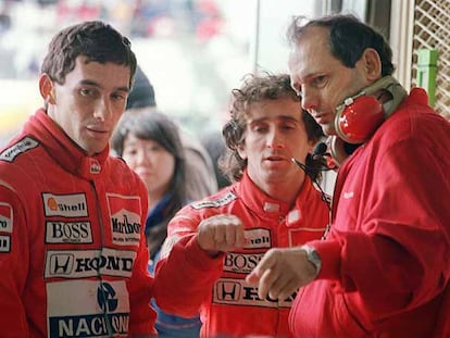 Senna y Prost en 1988, cuando ambos militaban en McLaren, junto a su director, Ron Dennis.