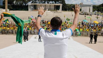 Bolsonaro saludando a sus partidarios el pasado 15 de marzo.