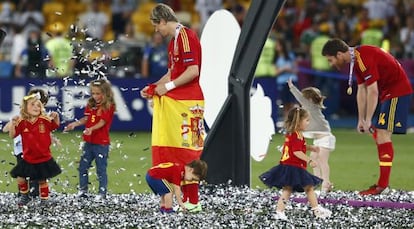 Torres y Alonso juegan con algunos de los hijos de los internacionales.