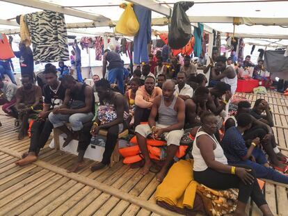 El 'Open Arms' espera desde la semana pasada cerca de la isla italiana de Lampedusa, en aguas internacionales, a que se le asigne un puerto seguro para poner a salvo a los inmigrantes rescatados en dos operaciones distintas.