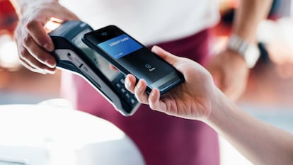 Las tarjetas y Bizum comen terreno al efectivo