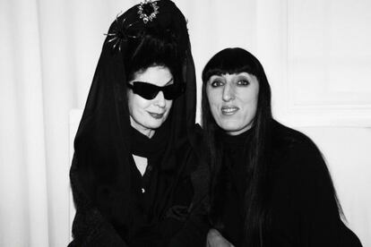 Diane Pernet (izquierda) y Rossy de Palma, durante su encuentro en París.