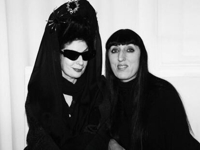 Diane Pernet (izquierda) y Rossy de Palma, durante su encuentro en París.