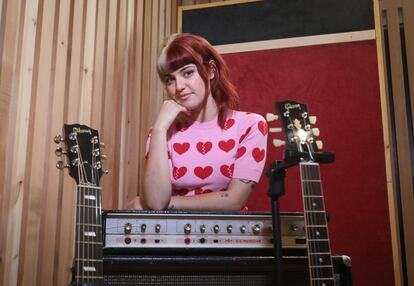 La cantante Alba Reche, en los estudios Metropol tras la entrevista, a mediados de este mes de julio.