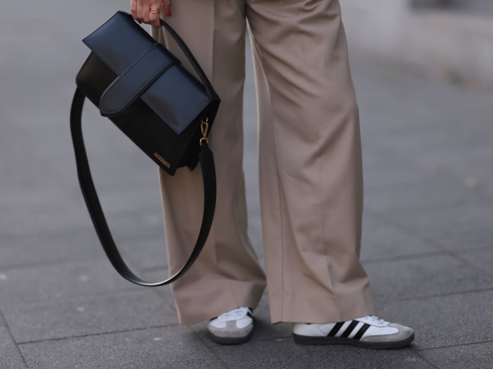 El fenmeno Adidas Samba o la ltima versin de las zapatillas para vestir | Moda | S Moda | EL PAS El fenmeno Adidas Samba o la ltima versin de las zapatillas para vestir | Moda | S Moda | EL PAS