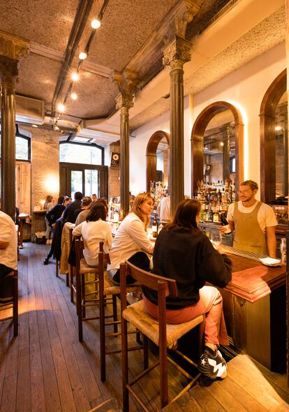La barra para comer de los 33 es una de las más solicitadas de Madrid.