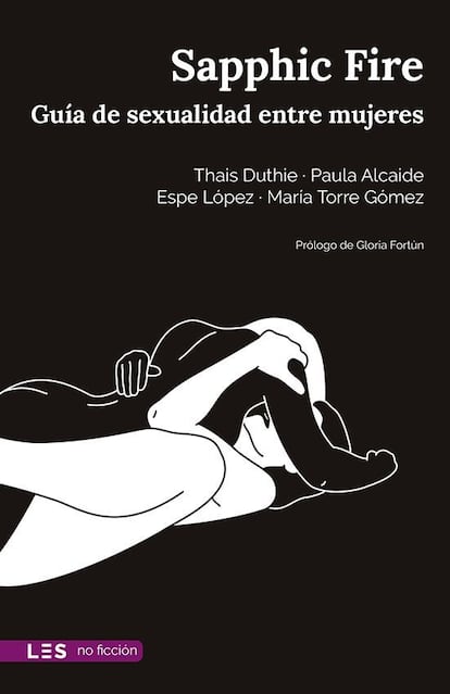 ‘Sapphic Fire. Guía de sexualidad lesbiana’. Espe López, María Torre Gómez, Paula Alcaide y Thais Duthie. (No ficción, 2022)

 Como explica en su prólogo la escritora Gloria Fortún, ‘Sapphic Fire’ es “una guía de sexualidad sáfica diversa y divulgativa” que “reúne a cuatro expertas en sexualidad entre mujeres para despejar dudas, desmontar mitos y hablar claro sobre cómo tenemos sexo”. Contiene información sobre el sexo entre mujeres actualizada en la que prima la diversidad. Hay apuntes sobre BDSM, el ciclo menstrual e ITS y es perfecto tanto para quienes comienzan como para quienes quieren dar un paso más o revisar sus pensamientos y prácticas. 
“Se habla mucho de salir de la rutina en parejas heterosexuales, y cada vez hay más información y recursos para ello. Pero cuando se trata de un encuentro sexual entre dos o más mujeres no encontramos tantas guías informativas. Solemos ir en automático y tirando de lo que nos han enseñado. Es cierto que las mujeres sáficas rompemos un poco con esto, porque nos faltan referentes hasta en el placer y por ello experimentamos más, pero aún nos quedan estereotipos sobre nuestra forma de disfrutar y sentir placer que debemos romper”, explicaba a 'S Moda' María Torre.
