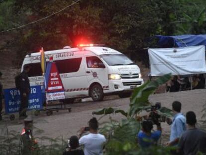 Un total de ocho niños han sido sacados con vida de la cueva de Tham Luang, donde aún permanecen cuatro menores y su monitor