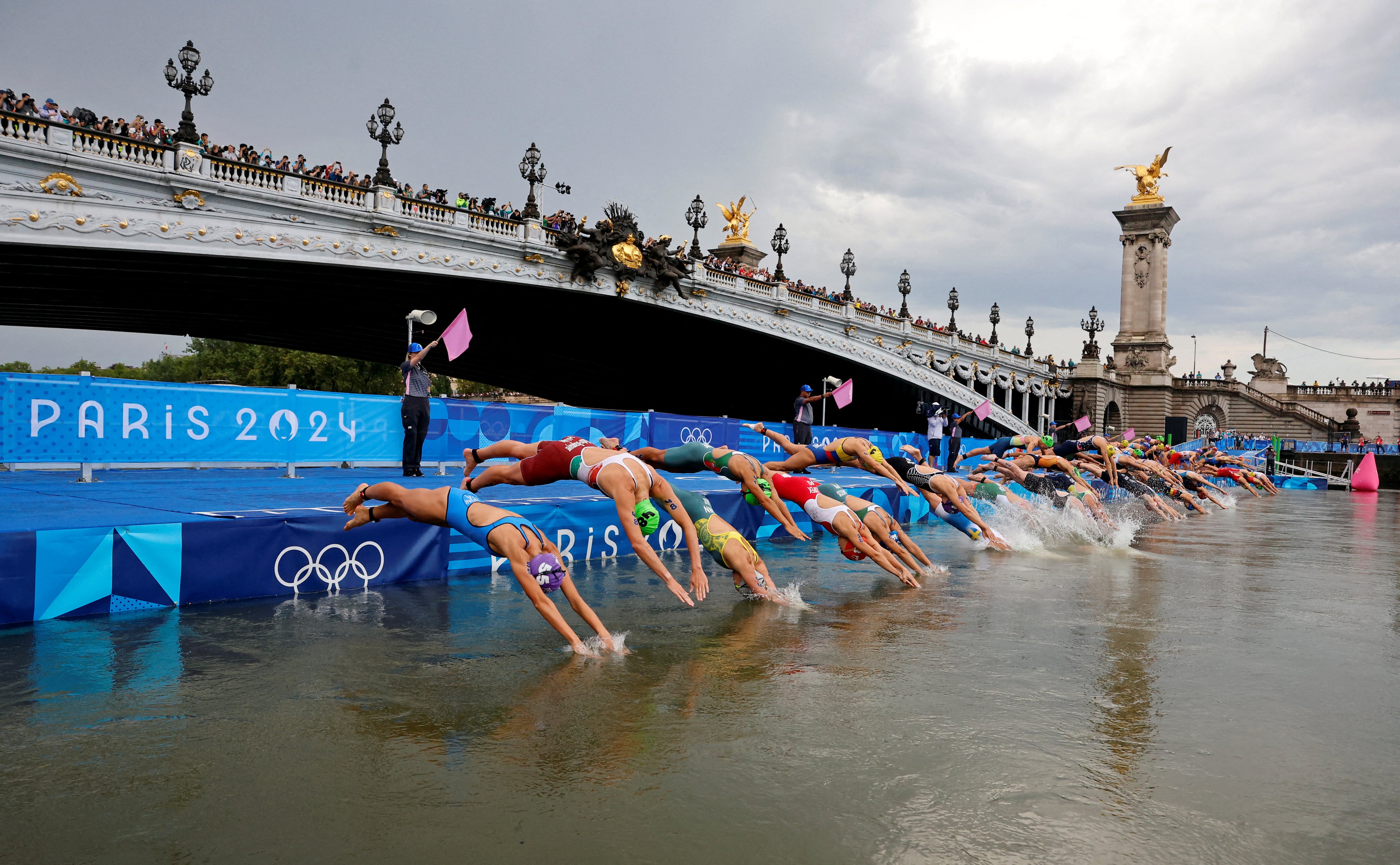 Juegos Olímpicos París 2024, en directo | El triatlón femenino y masculino se celebran tras posponerse ayer el de los hombres por la mala calidad del agua del Sena 