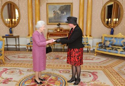 Isabel II en una recepción oficial en Buckingham Palace