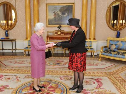 Isabel II en una recepción oficial en Buckingham Palace