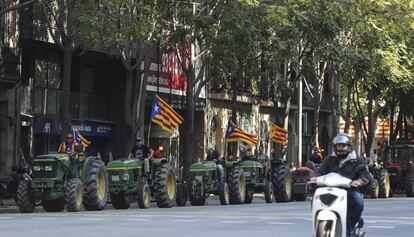 Tractores en la calle de Aragón, de Barcelona.