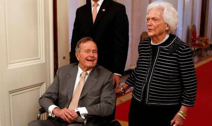 O presidente George H. W. Bush e Barbara Bush, na Casa Branca em 2012.