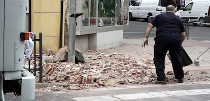 Daños en edificios de Melilla ocasionados por el terremoto de este lunes.