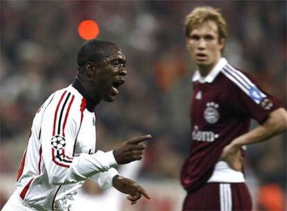 Seedorf celebra el primer gol milanista ante la desolación de Ottl