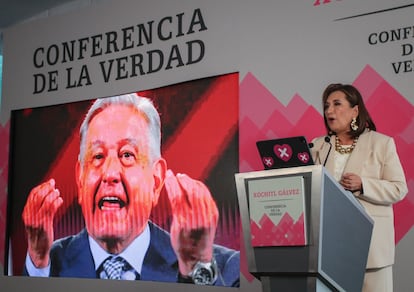 Xóchitl Gálvez habla sobre Andrés Manuel López Obrador, durante una de sus "Conferencias de la verdad"