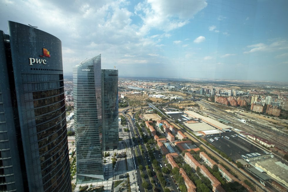 Complejo de las Cuatro Torres de Madrid, donde se encuentran las sedes de PwC y KPMG en España.