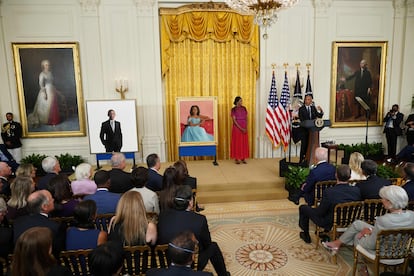 Una vista general de la ceremonia, mientras Barack Obama daba un discurso.