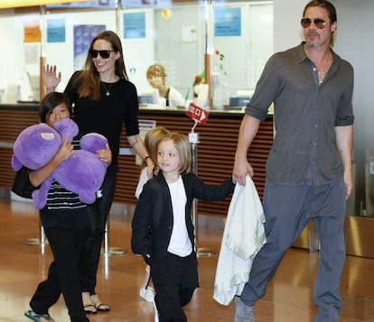 Angelina Jolie y Brad Pitt junto a sus hijos Pax Thien, Shiloh y Knox en 2013