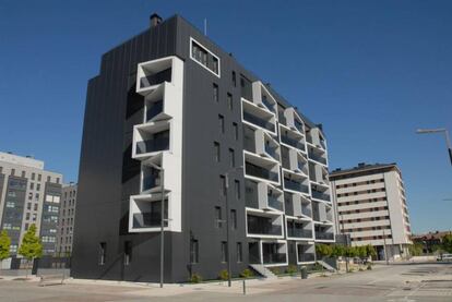 Viviendas construidas en el barrio de Soto de Lezkairu (Pamplona) por VArquitectos.