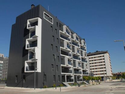 Viviendas construidas en el barrio de Soto de Lezkairu (Pamplona) por VArquitectos.