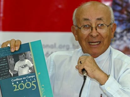 Tomás Balduino, durante una conferencia de prensa en Brasilia en 2006