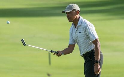 Obama, el miércoles jugando al golf durante sus vacaciones en Hawái