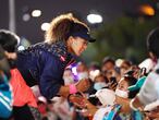 This hand out photo released by the Tennis Australia on February 20, 2021 shows Japan's Naomi Osaka gives autographs to her fans after winning her women's singles final match against Jennifer Brady of the US on day thirteen of the Australian Open tennis tournament in Melbourne. (Photo by MICHAEL DODGE / TENNIS AUSTRALIA / AFP) / XGTY / -----EDITORS NOTE --- RESTRICTED TO EDITORIAL USE - MANDATORY CREDIT "AFP PHOTO /MICHAEL DODGE / TENNIS AUSTRALIA " - NO MARKETING - NO ADVERTISING CAMPAIGNS - DISTRIBUTED AS A SERVICE TO CLIENTS