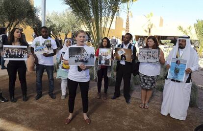 Activistas en la Cumbre del Clima de Marrakech, este lunes