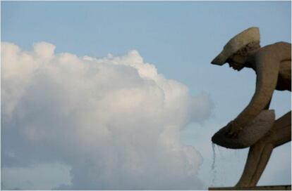 Monumento de homenagem ao garimpeiro no centro de Boa Vista.