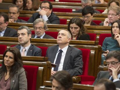 El primer secretario del PSC, Pere Navarro (c), en el Parlament.