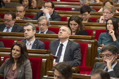 El primer secretario del PSC, Pere Navarro (c), en el Parlament.