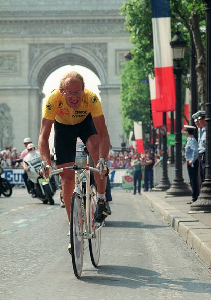 El 23 de julio de 1989 el Tour acababa en una contrarreloj, con Laurent Fignon como líder, seguido a pocos segundos por el estadounidense LeMond. Fignon perdió el liderazgo por tan solo ocho segundos.